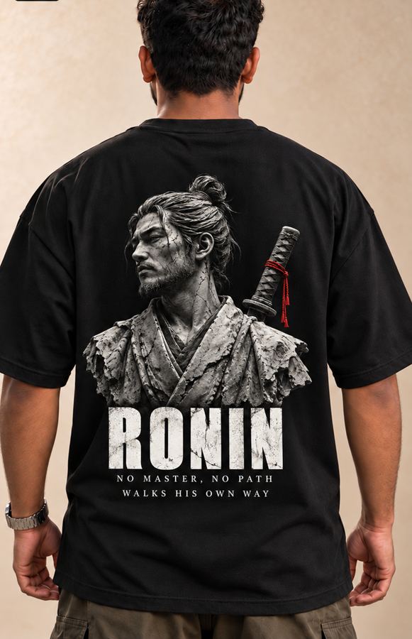 Ronin back print on a black oversized T-SHIRT